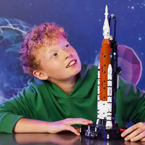 Lego 42221 NASA ARTEMIS SPACE LAUNCH SYSTEM ROCKET 3