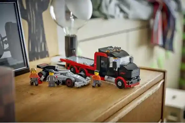 Lego 60493 Camion de prezentare F1® cu masina de curse Audi F1® 8
